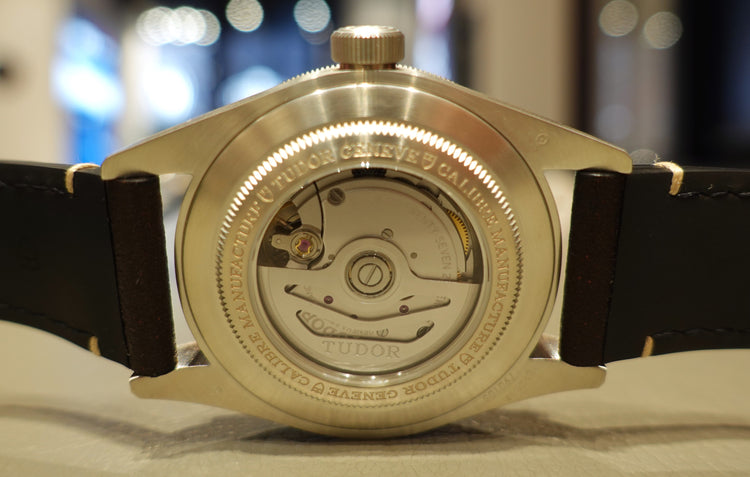 |ブラックベイ セラミック|41mm|セラミック製ケース||機械式自動巻ムーブメント|5年間保証||200m防水|約70時間パワーリザーブ|