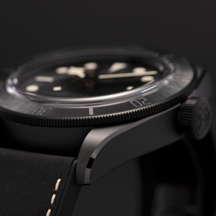 |ブラックベイ セラミック|41mm|セラミック製ケース||機械式自動巻ムーブメント|5年間保証||200m防水|約70時間パワーリザーブ|