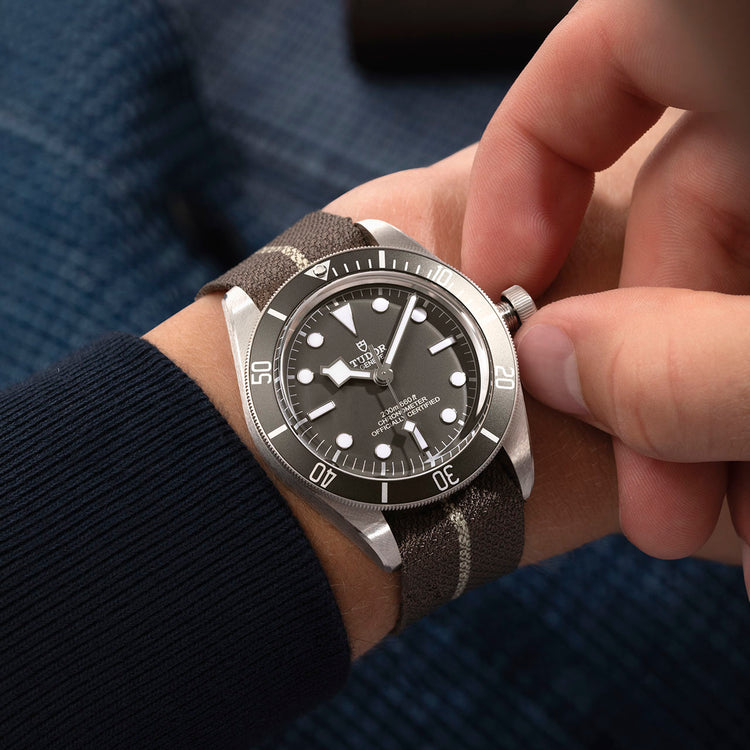 |ブラックベイ 58 925|39mm|シルバー925製ケース||サファイアクリスタル付きオープンケースバッグ||マニュファクチュールキャリバー|5年間保証||200m防水|約70時間パワーリザーブ|