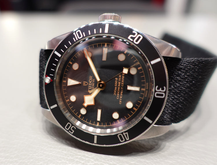 |ブラックベイ|41mm|スチール製ケース||機械式自動巻ムーブメント|5年間保証||200m防水|約70時間パワーリザーブ|