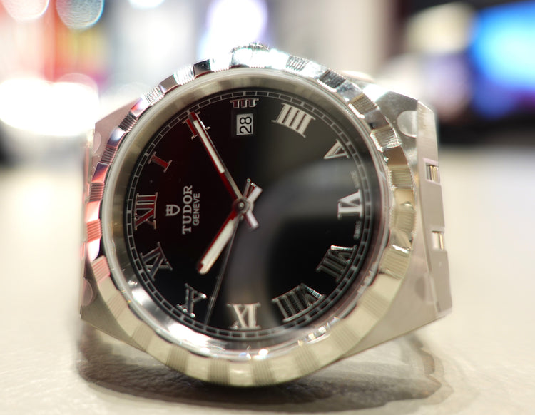 |チューダー ロイヤル|38mm|スチール製ケース||機械式自動巻ムーブメント|5年間保証||100m防水|約38時間パワーリザーブ|