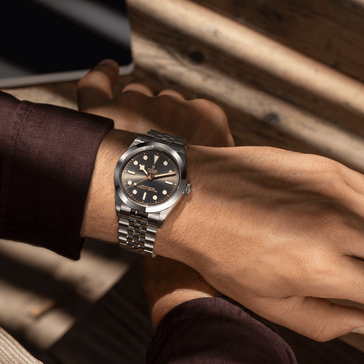 日の当たり方で違う色味に見えるのも魅力色々な所へ連れて行きたくなる一本。